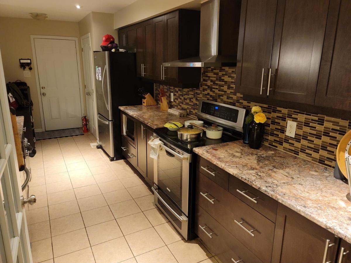 Mannys Place Отава Екстериор снимка