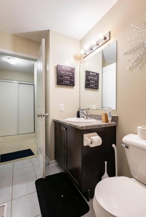 Mannys Place Отава Екстериор снимка